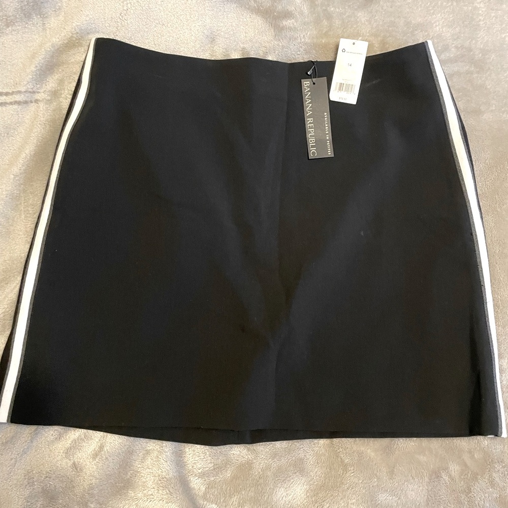 Banana Republic A-line mini skirt with a solid side, white stripes NWT
